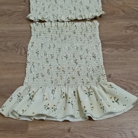 Yellow Skirt and Crop Top set Stretchy Material XSmall - Picture 2 of 6